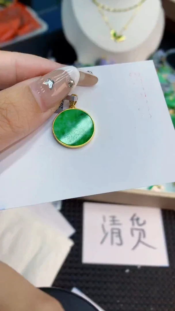 翡翠未镶嵌吊坠(不含链)1