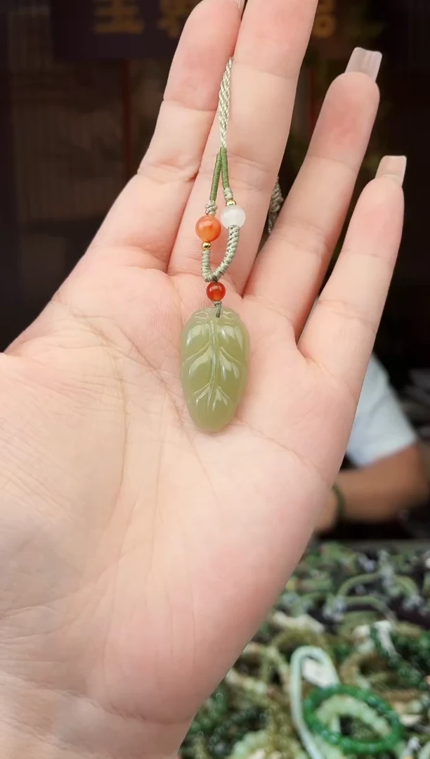 和田玉未镶嵌颈饰拍一发一