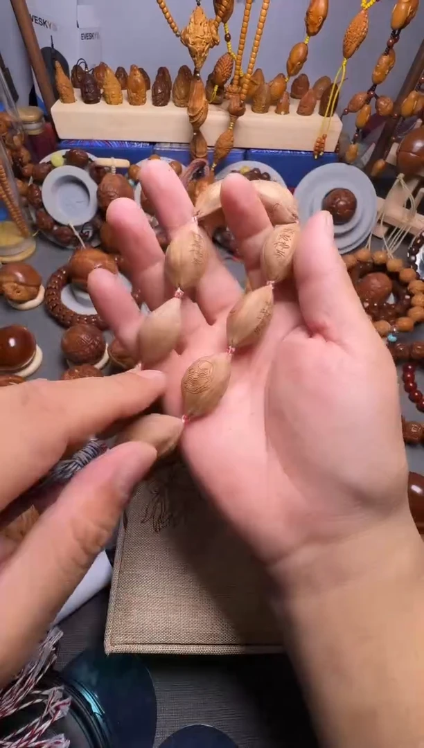 手串橄榄核十八罗汉线雕