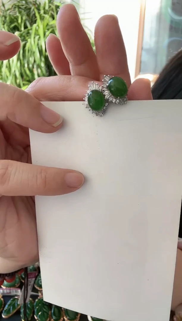 【闪购商品】和田玉Q银S925镶嵌耳钉