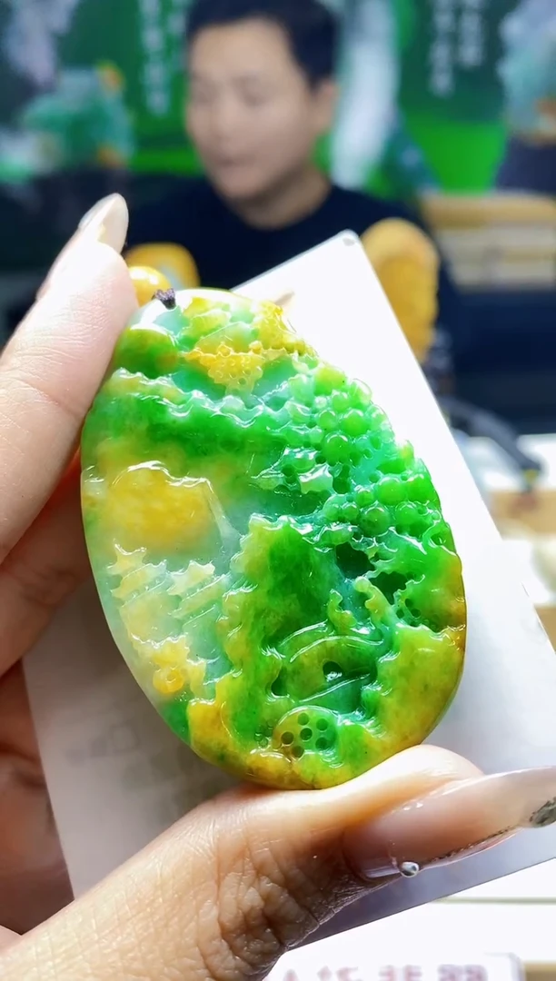 颈饰未镶嵌翡翠梵**鹃翡翠A货