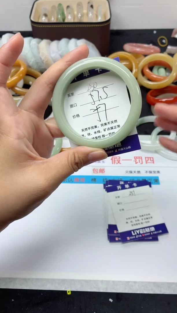 未镶嵌手镯石英质玉250