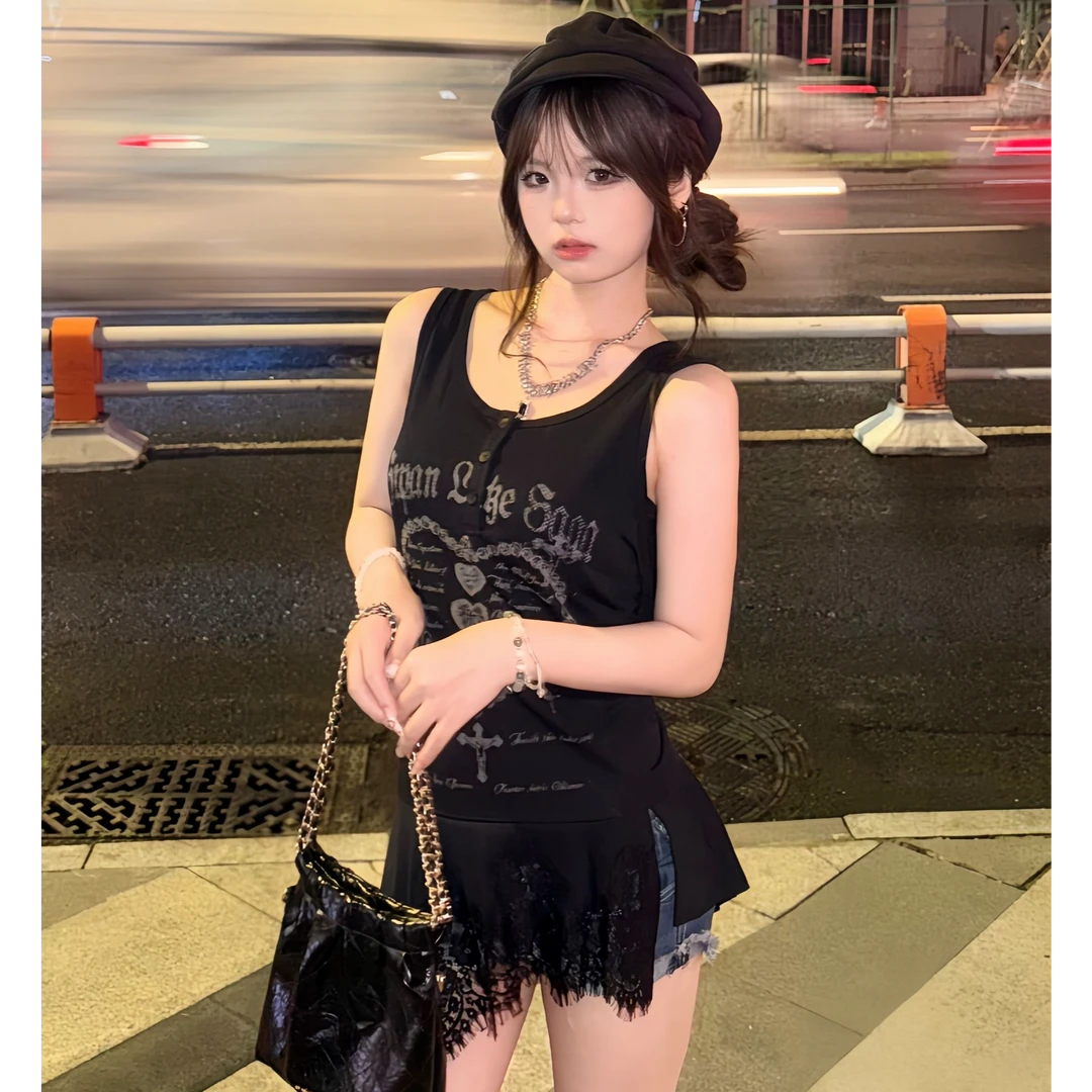 CHUU秋季女装商场同款字母爱心印花蕾丝边拼接无袖背心