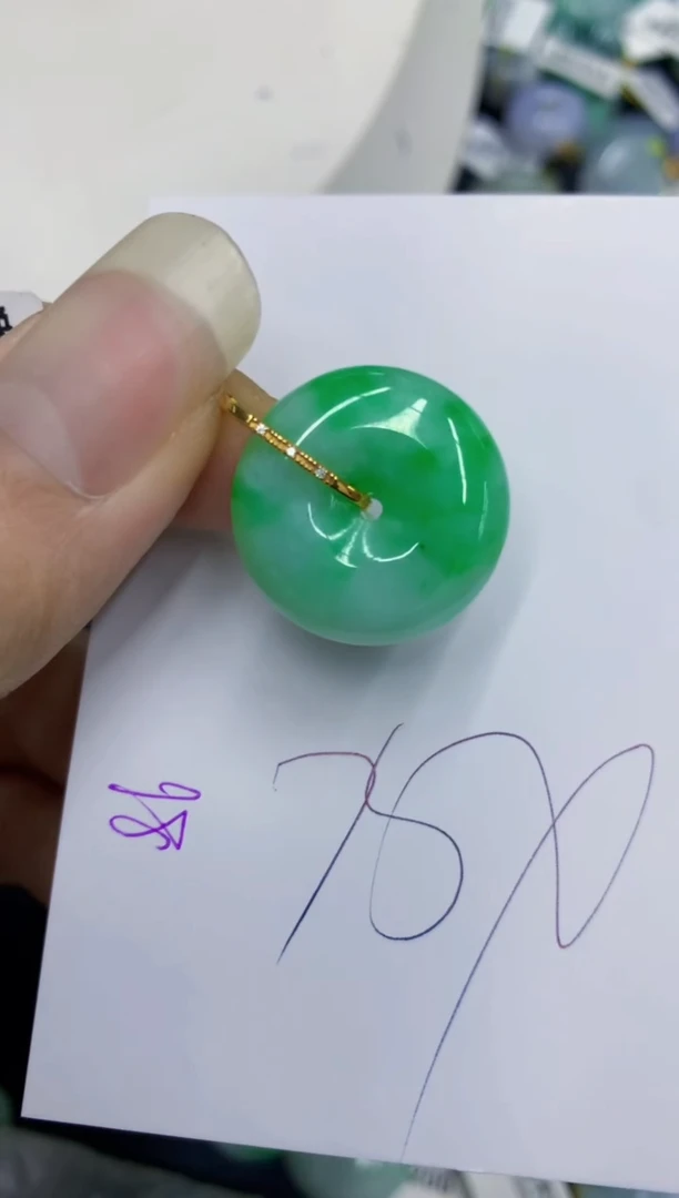 翡翠18K金镶嵌颈饰11111111111