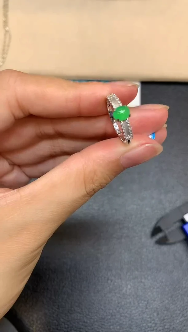 18K金镶嵌戒指翡翠蛋面【无服务费