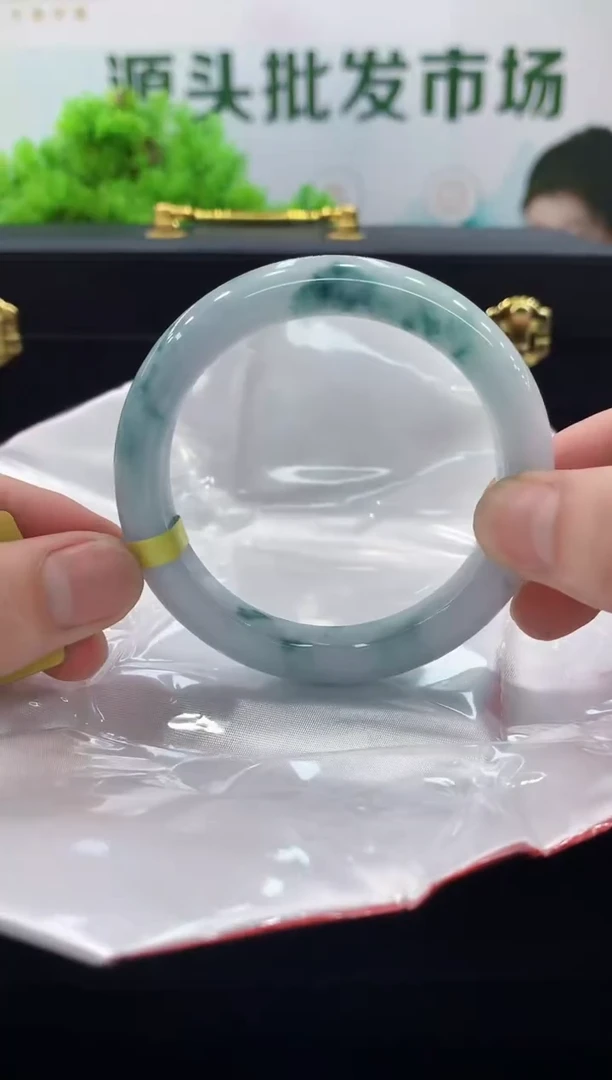 翡翠手镯未镶嵌手镯