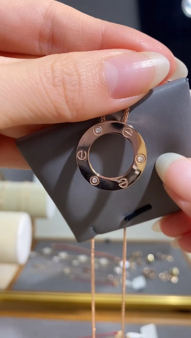 吊坠(不含链)18K金镶嵌钻石吊坠