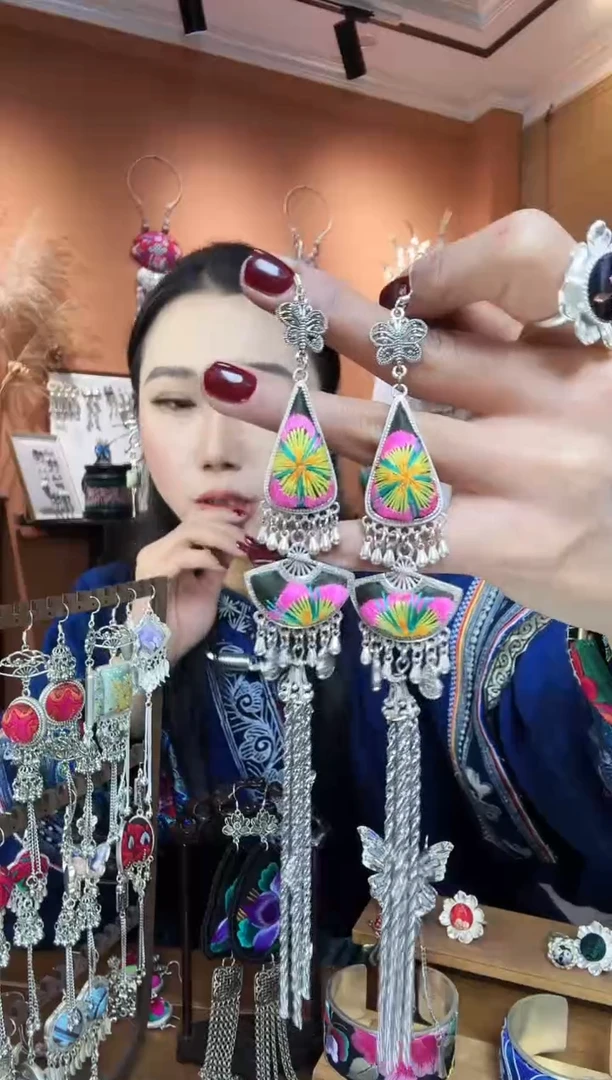 【闪购商品】刺绣纯手工民族风耳环
