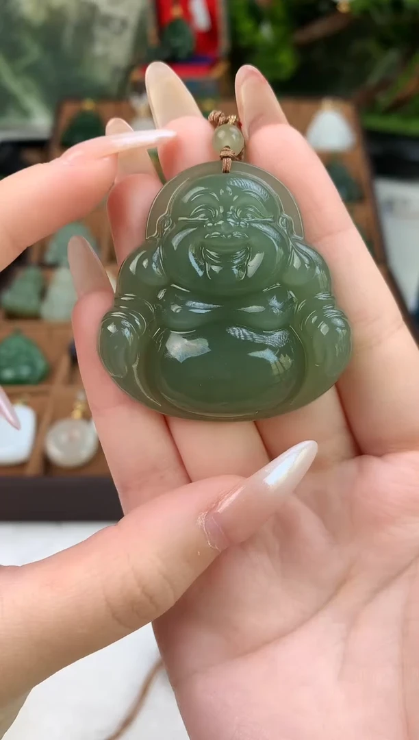 颈饰未镶嵌和田玉吊坠