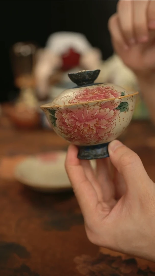 摩吉陶陶闪拍链接 牡丹花焦糖釉花口盖碗