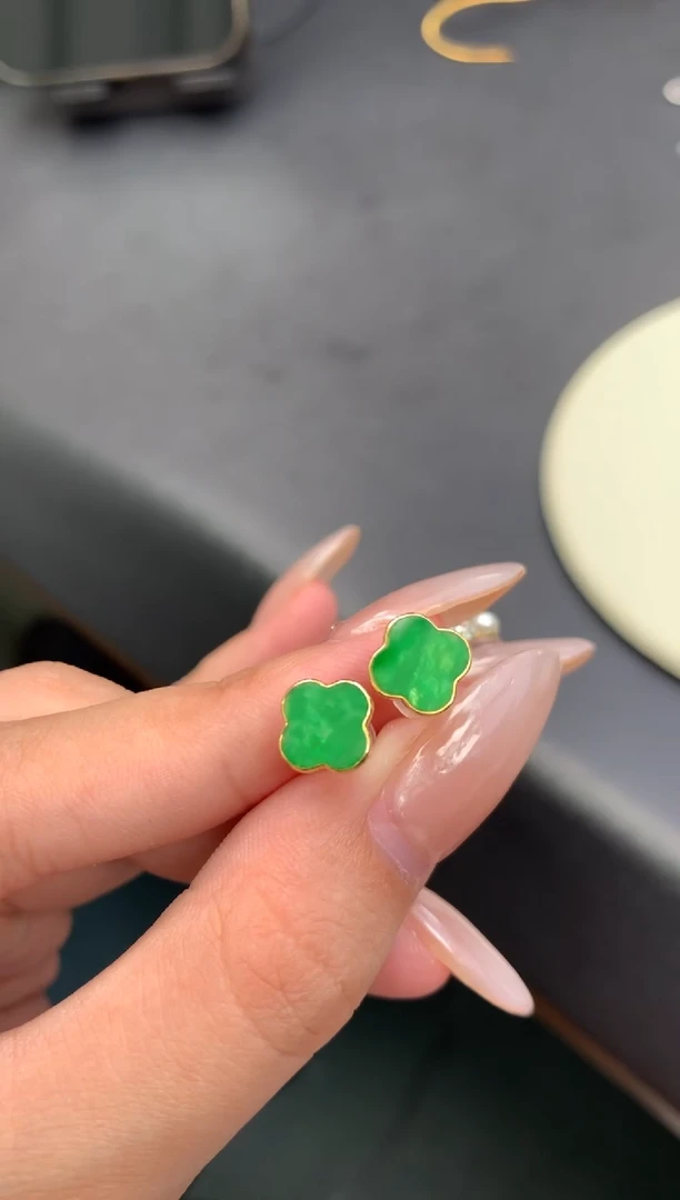 颈饰18K金镶嵌翡翠48小时鉴赏期 退货不扣服务费