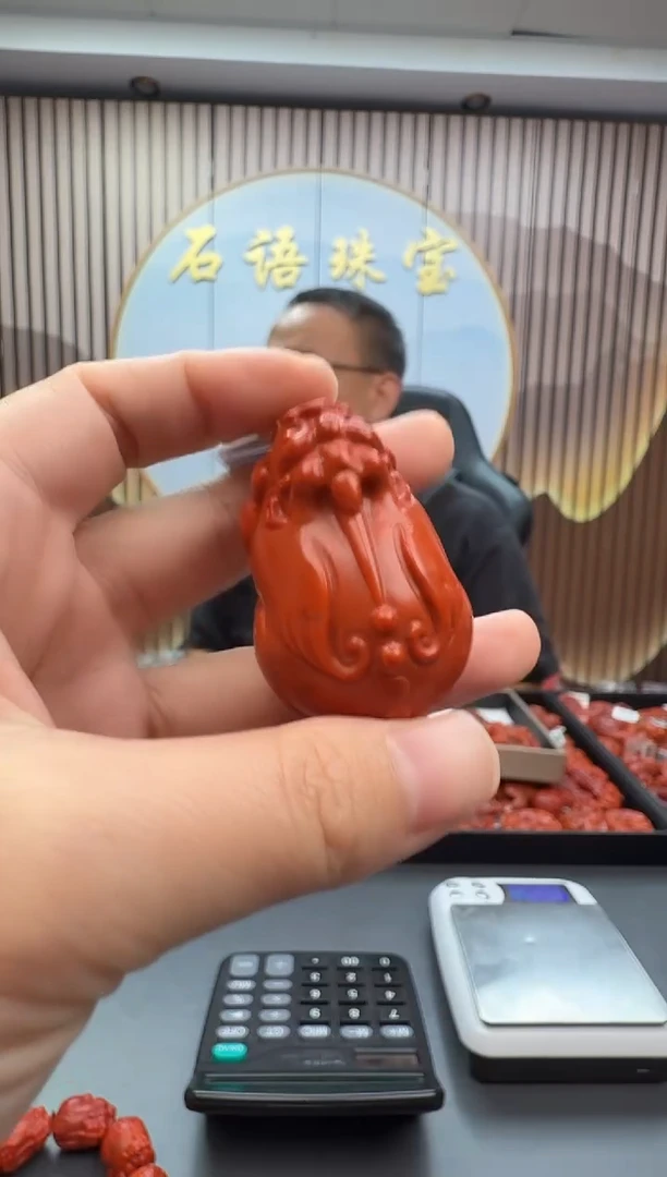 未镶嵌雕刻南红玛瑙047ZB1112产品一个