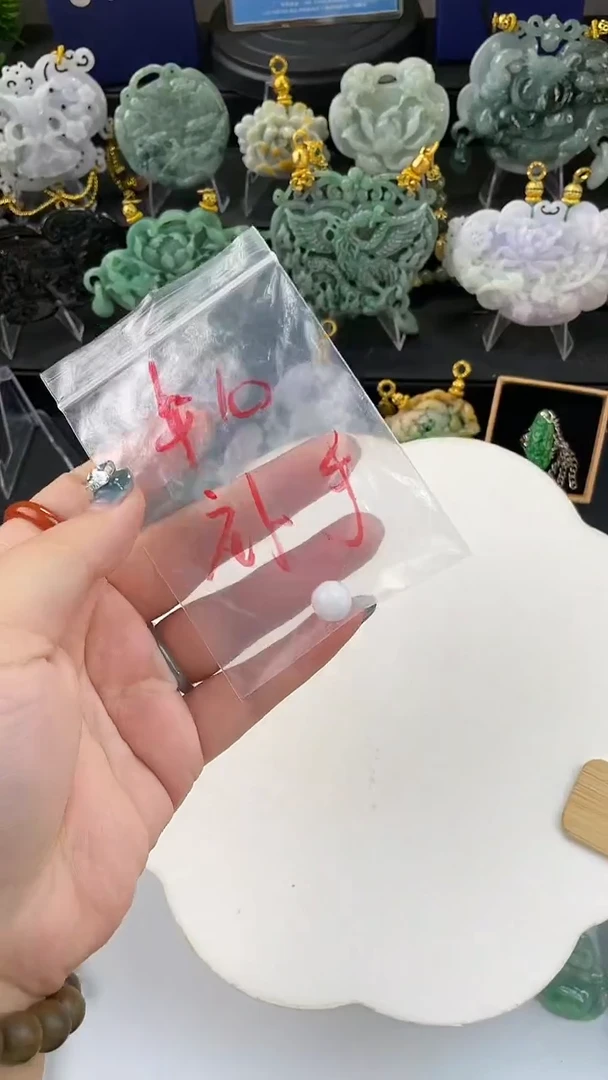 翡翠未镶嵌颈饰?**?定制翡翠