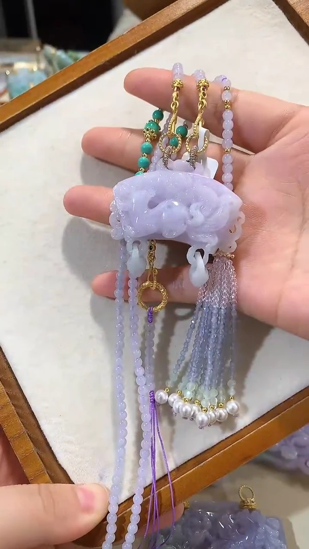 颈饰未镶嵌翡翠吊坠