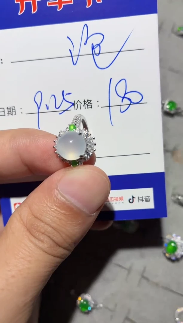 银S925镶嵌戒指翡翠泡**?泡泡糖