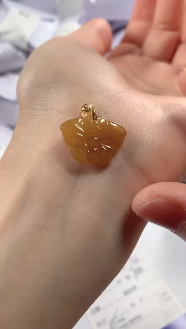 颈饰18K金镶嵌翡翠1