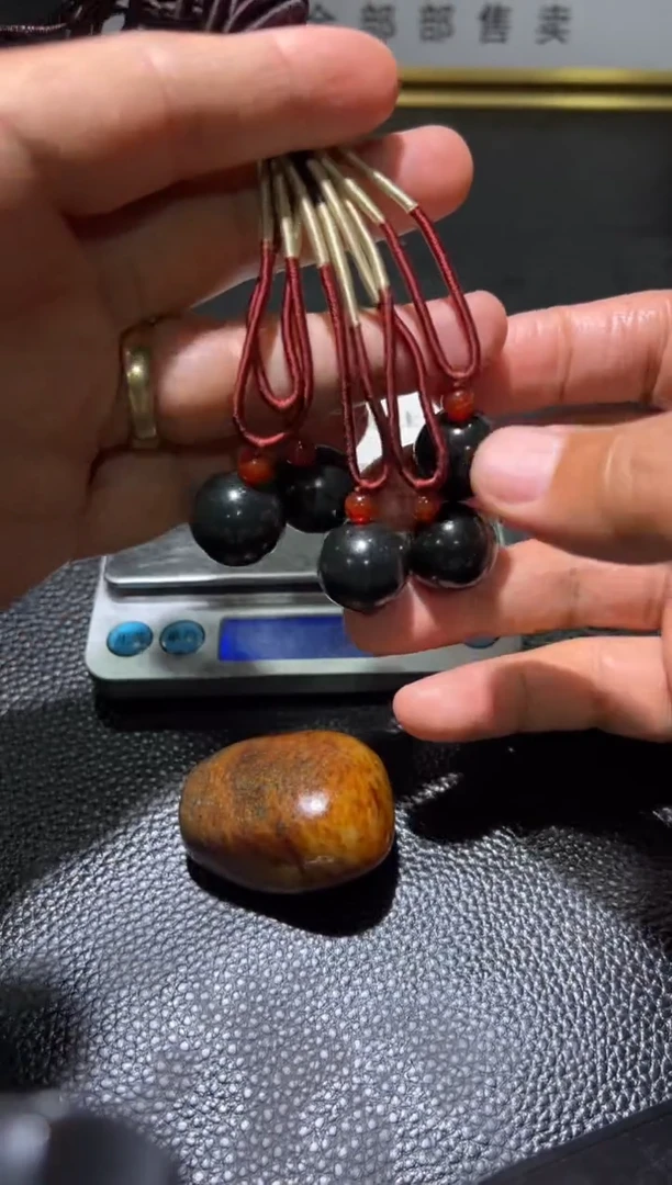 和田玉（糖玉）未镶嵌颈饰新疆和田玉吊坠