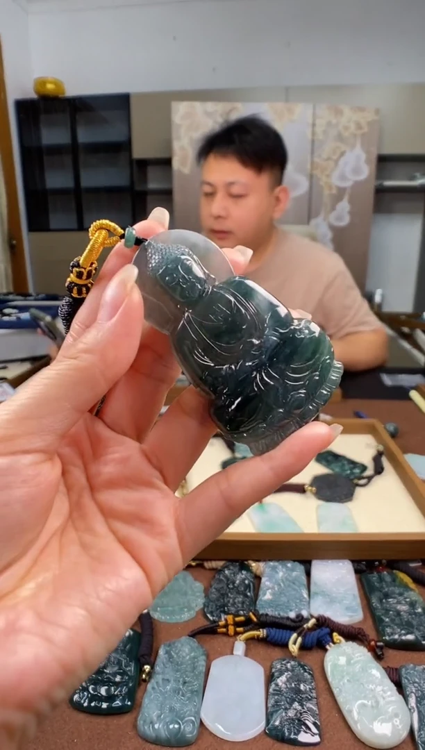 颈饰未镶嵌翡翠 多样性发其一
