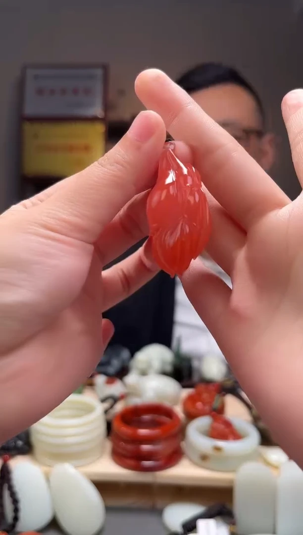 颈饰未镶嵌南红玛瑙吊坠