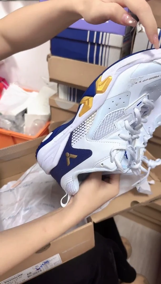 威克多正品微瑕     6   9200chp  41码