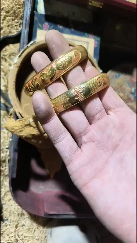 香榧木（1对金镯子带龙圆盒子）