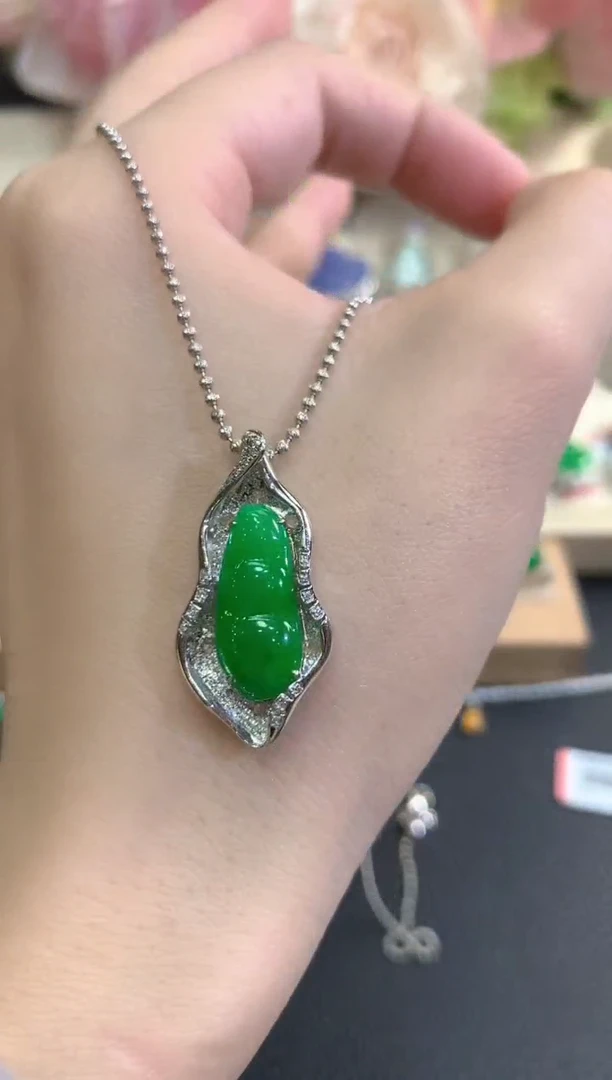 吊坠(不含链)18K金镶嵌翡翠秋日珠宝Q120