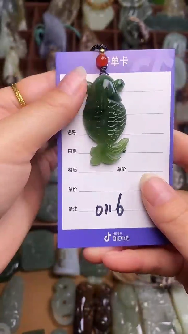 未镶嵌和田玉挂件.