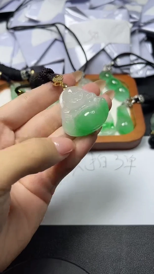 时尚女士精品吊坠