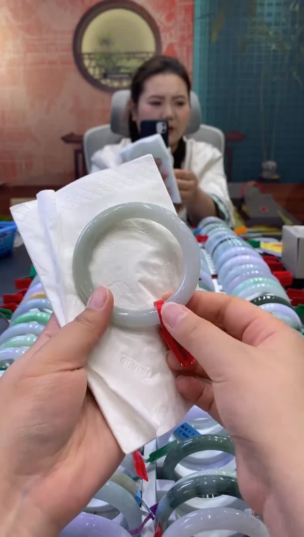 【闪购商品】翡翠手镯未镶嵌多人0008057