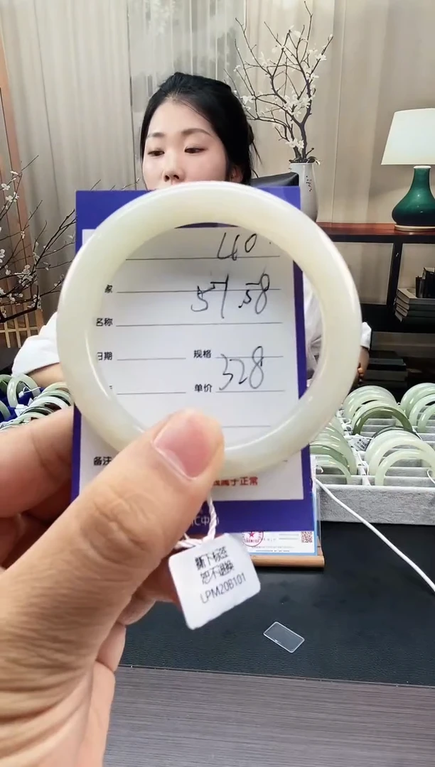 未镶嵌手镯和田玉L10微色差