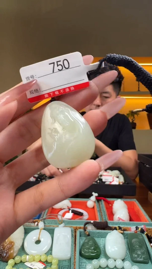 颈饰未镶嵌和田玉1