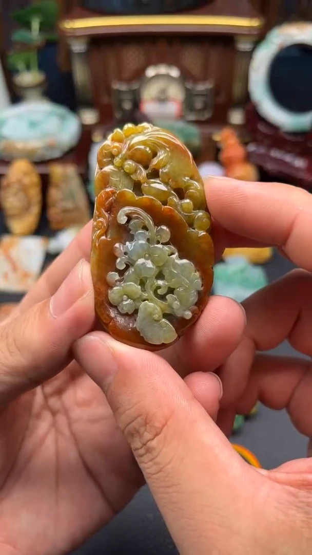 翡翠未镶嵌颈饰金玉满堂