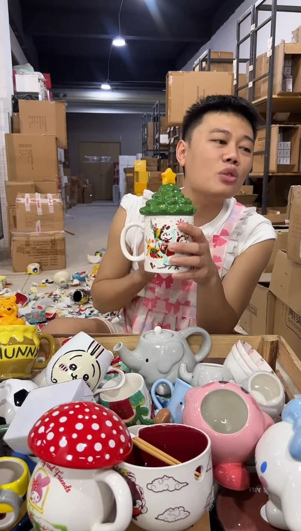 瓷片圣诞树米奇雪橇水杯