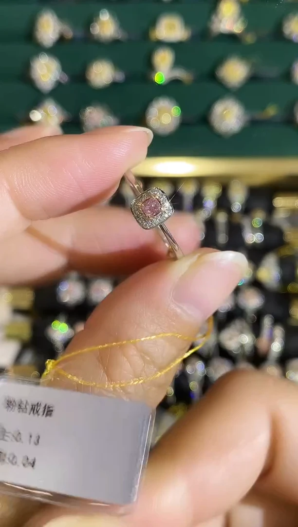18K金镶嵌戒指钻石戒指
