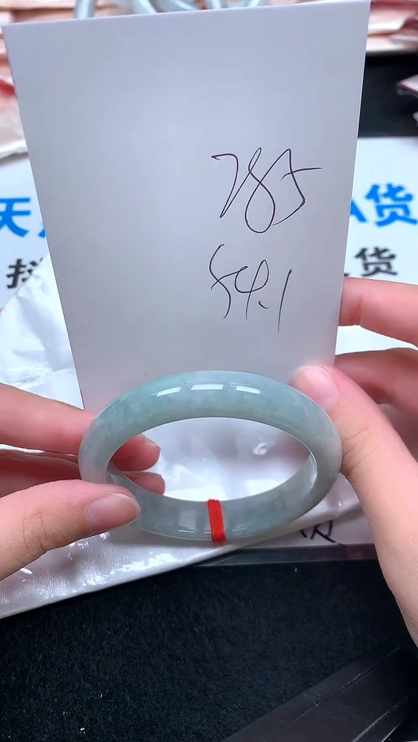 未镶嵌手镯翡翠.