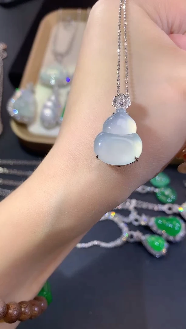 吊坠(不含链)18K金镶嵌翡翠54-葫芦（多样性发货一件（不含链扣