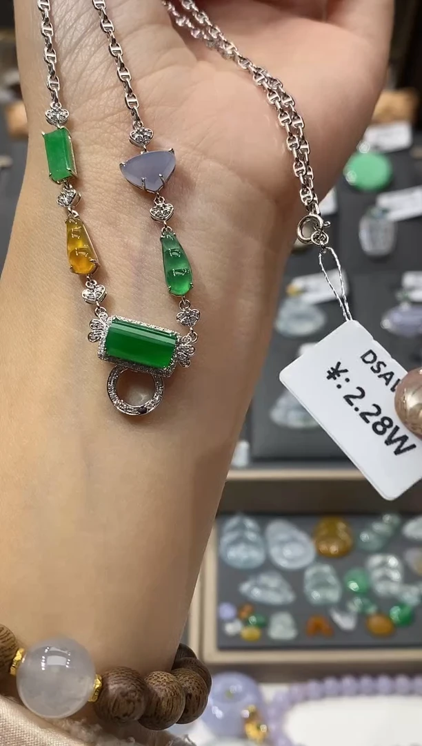 颈饰18K金镶嵌翡翠套链