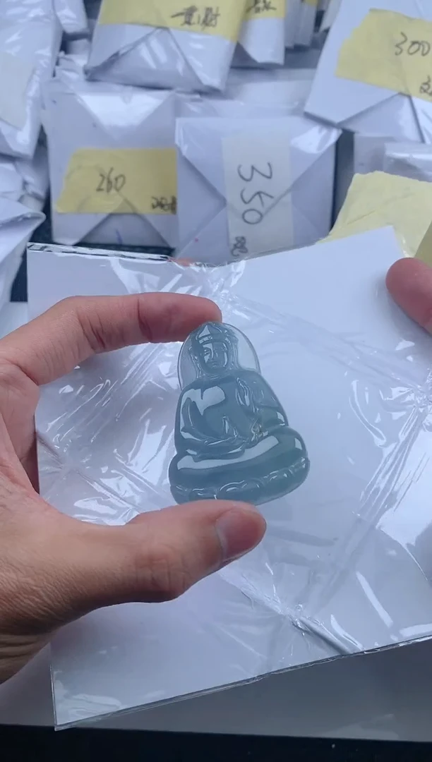 翡翠未镶嵌颈饰