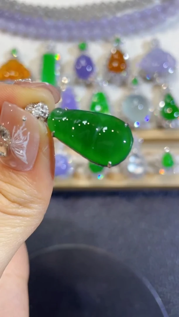 吊坠(不含链)18K金镶嵌翡翠团购28