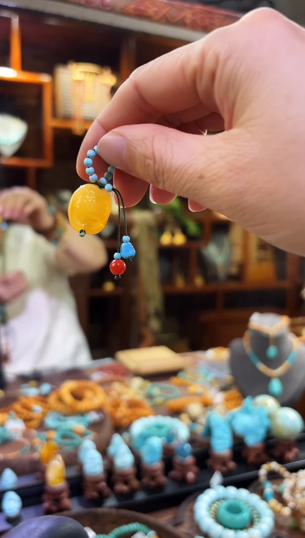 【闪购商品】琥珀裸石未镶嵌滴溜