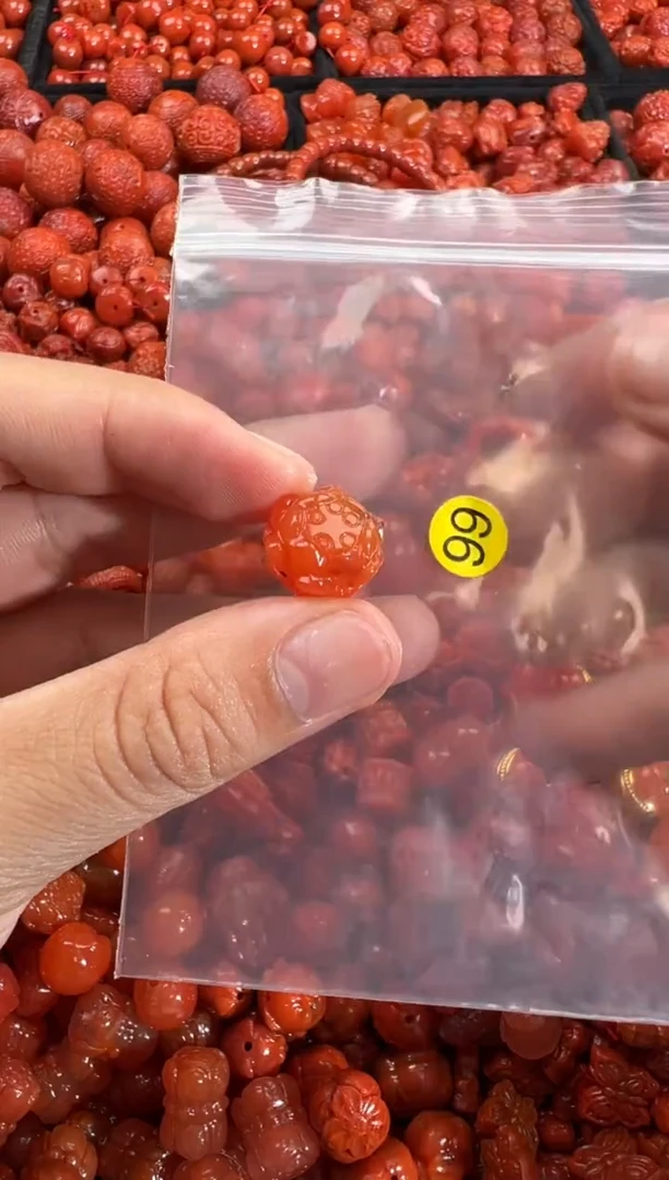 南红玛瑙未镶嵌颈饰1
