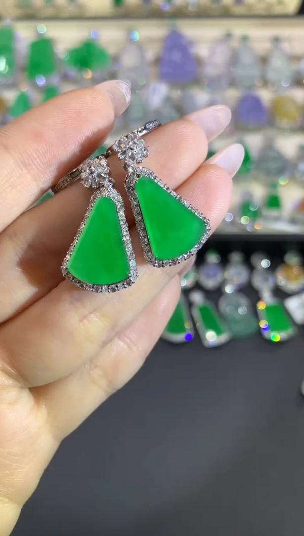 18K金镶嵌翡翠耳饰44-无事牌