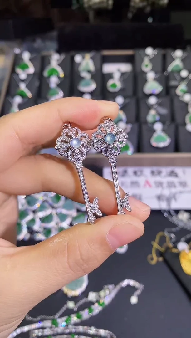 【闪购商品】翡翠吊坠(赠链)银S925镶嵌蓝大钥匙吊坠