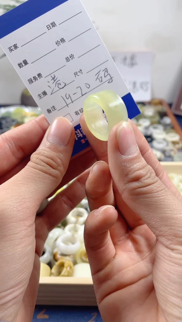 未镶嵌蛇纹石玉戒圈43带冰片微瑕