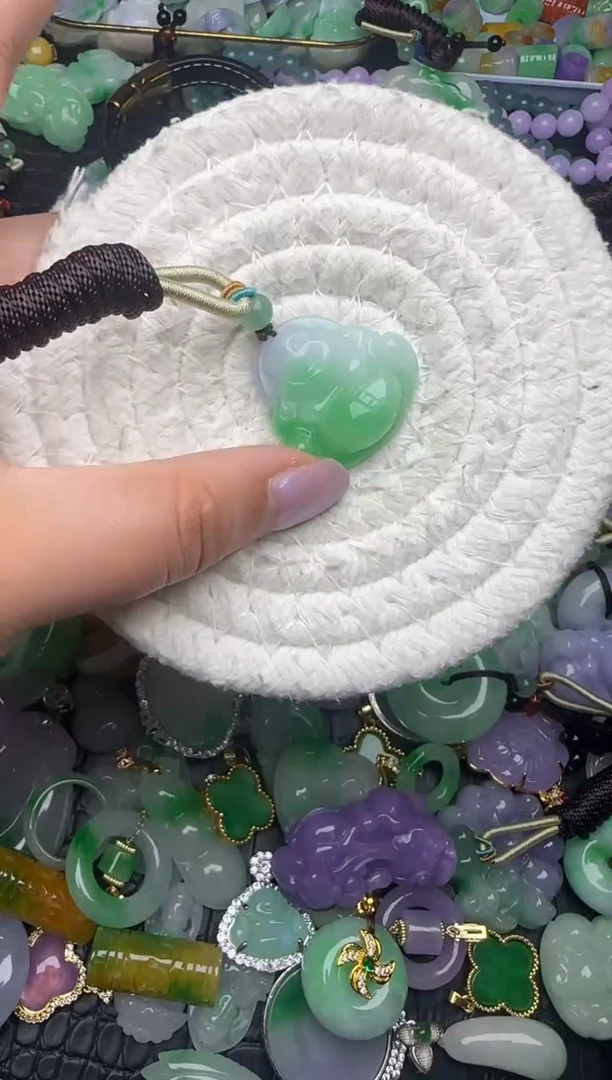 颈饰未镶嵌翡翠缅甸翡翠吊坠