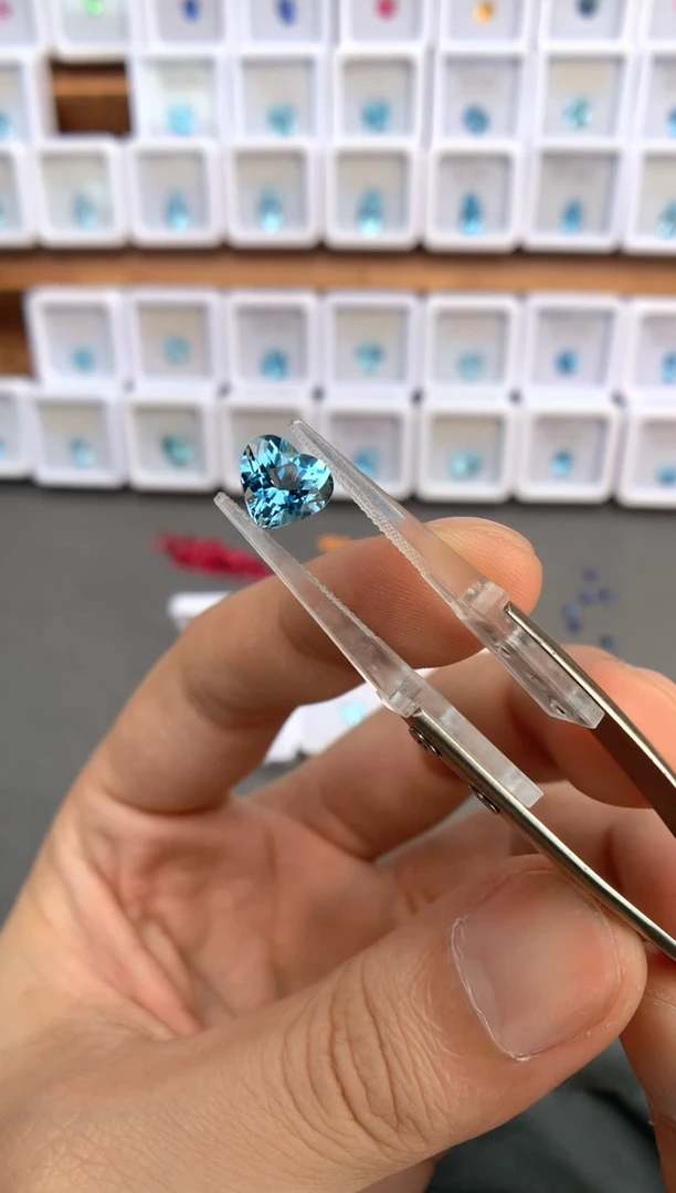 未镶嵌裸石定制海蓝宝石1.79ct 超圣04073