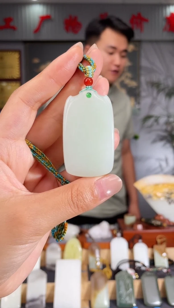 和田玉未镶嵌颈饰1