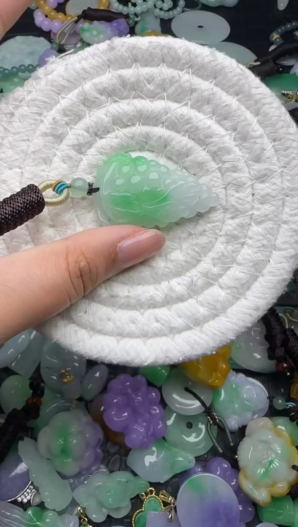 颈饰未镶嵌翡翠缅甸翡翠吊坠