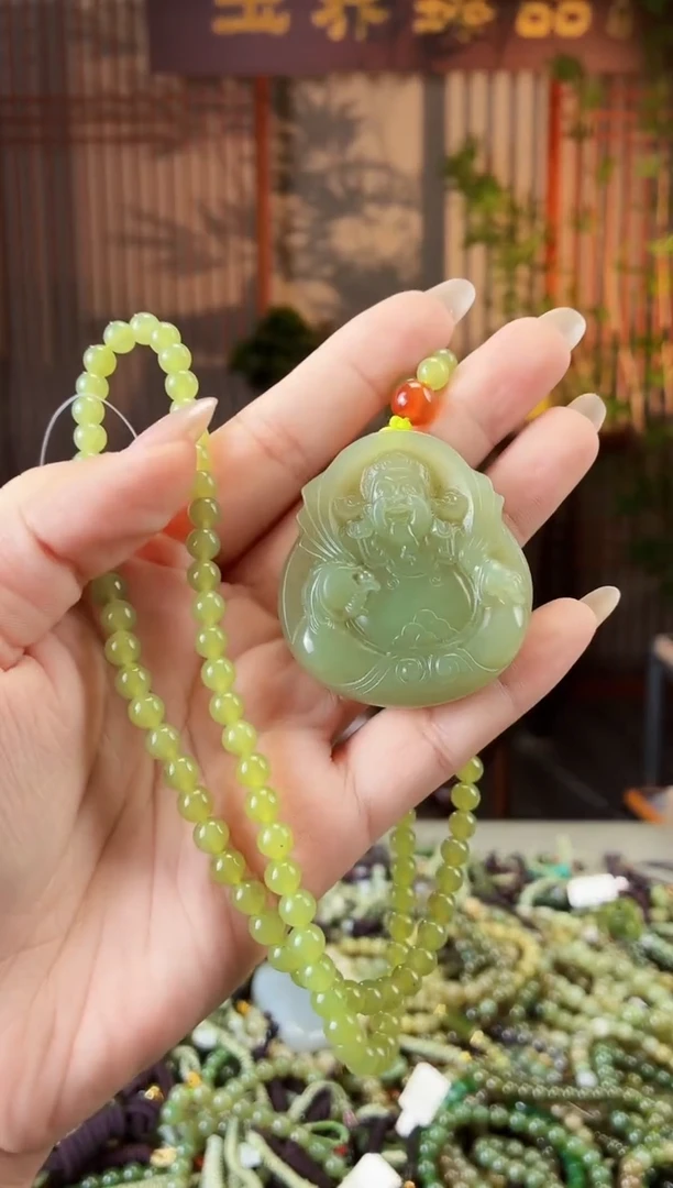 颈饰未镶嵌和田玉1