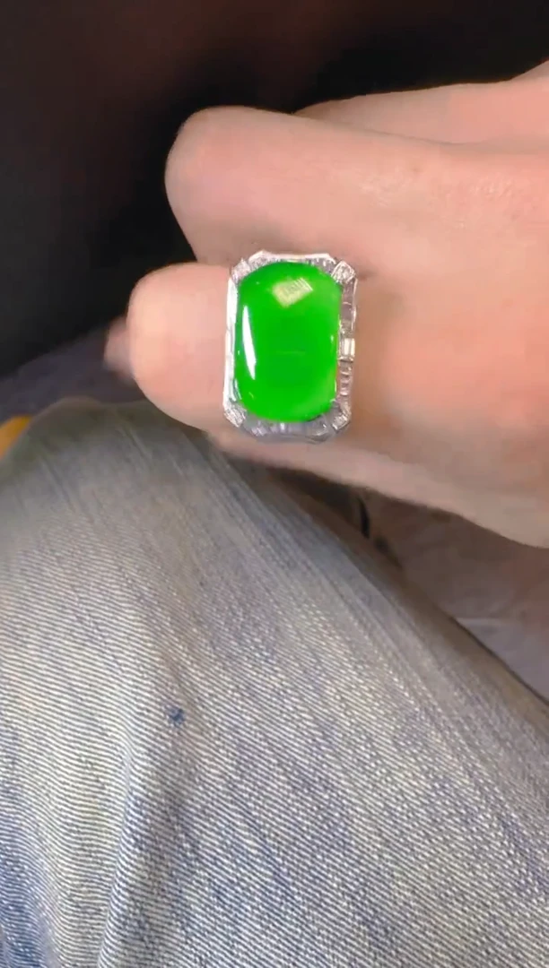 18K金镶嵌戒指翡翠天然A货翡翠